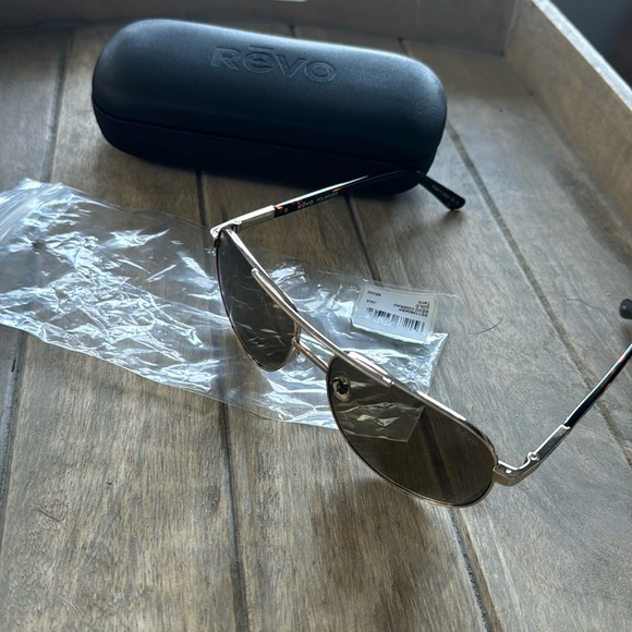 Revo Conrad Gold sunglasses new with case never been worn - Picture 1 of 8